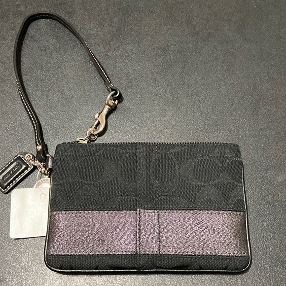 Coach Handbags - Coach wristlet